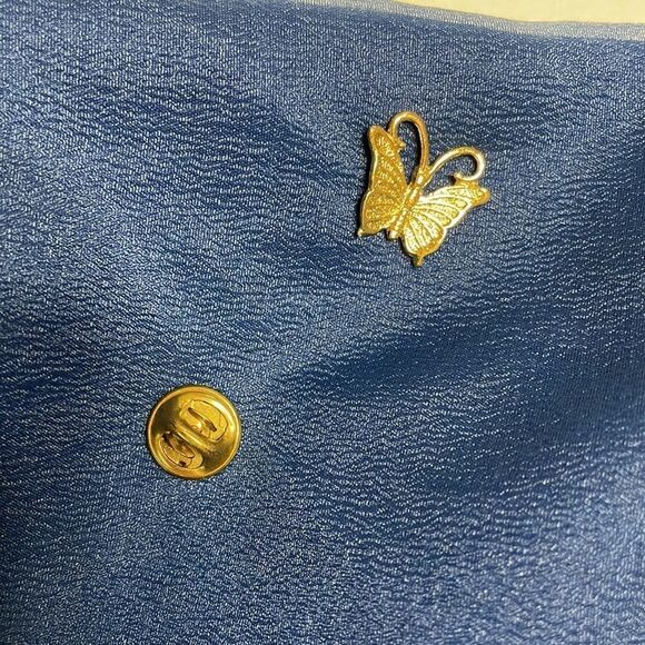 Gold tone Butterfly Pin - Picture 4 of 8